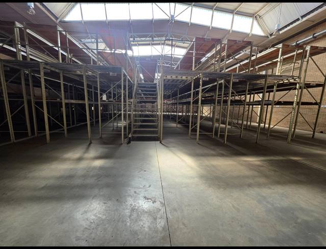 949M² WAREHOUSE TO LET IN CROWN